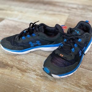 Youth Under Armour shoes sz 6.5Y